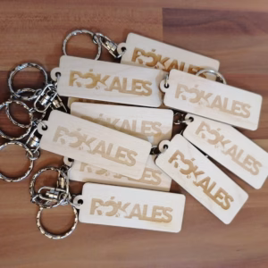Rókales feliratos gravírozott fa kulcstartó