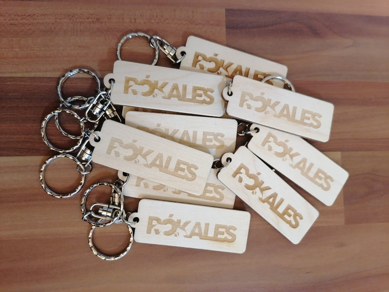 Rókales feliratos gravírozott fa kulcstartó